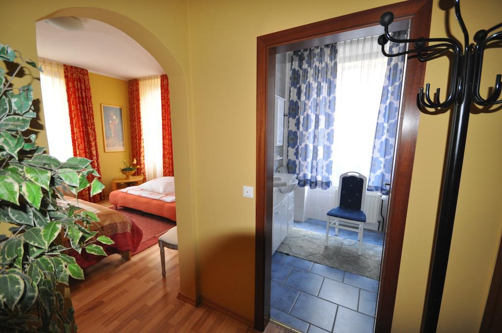 Hotel Restaurant "Athen" Münstermaifeld エクステリア 写真