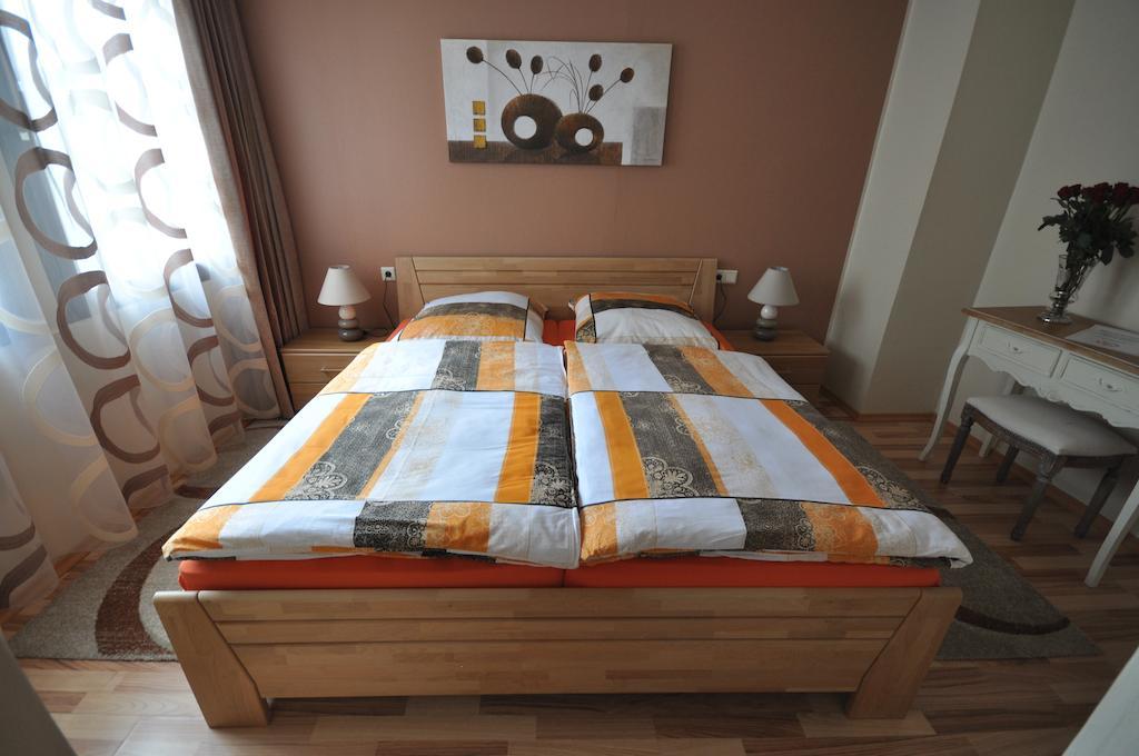 Hotel Restaurant "Athen" Münstermaifeld エクステリア 写真